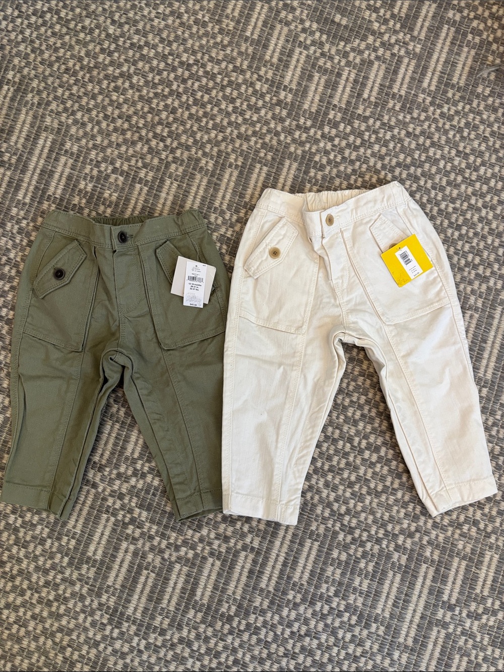 Banana Republic Kids Cargo Pants in Olive and Cream